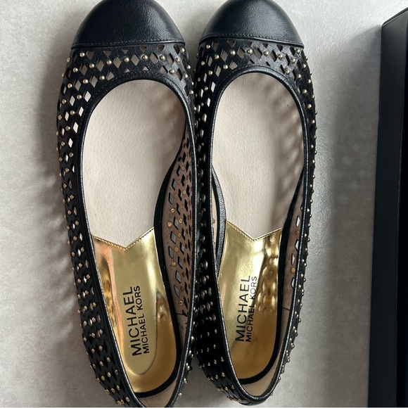 Michael Kors perforated leather Ballet Flats with gold metal details - Picture 2 of 7
